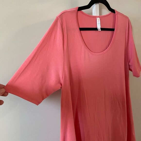 LuLaRoe Pink Short Sleeve Tunic - Picture 2 of 4